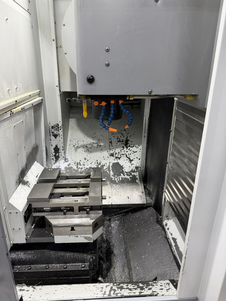 Haas #MDC-500, dual pallet CNC vertical machining center, 20" X, 16" Y, 20" Z, 10000 RPM, 24+1 automatic tool - Image 9