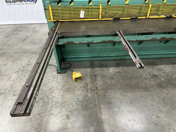 1/4" x 10' Piranha #M1/4-10, hydraulic shear, 39" front operated back gauge, 10 hold downs, (2) front arm - Image 6