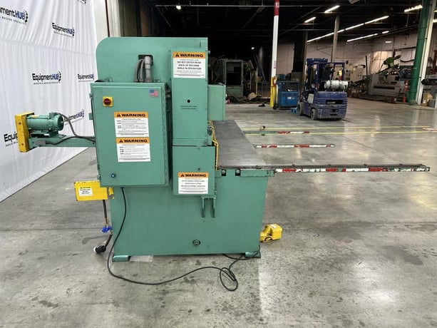 1/4" x 10' Piranha #M1/4-10, hydraulic shear, 39" front operated back gauge, 10 hold downs, (2) front arm - Image 8