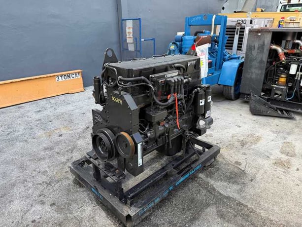 375 HP @ 2100 RPM Cummins #QSM11, Diesel Engine, Factory Remanufactured, Complete - Image 1
