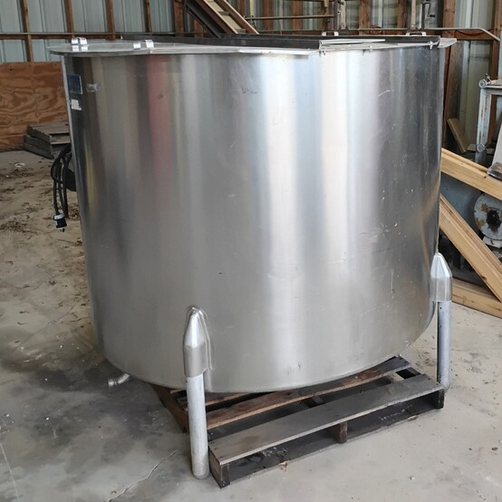 580 gallon Perma-San #560L, Stainless Steel Mixing Tank, 5' diameter x 46.5" deep tank, 1 HP 3-blade impeller - Image 2