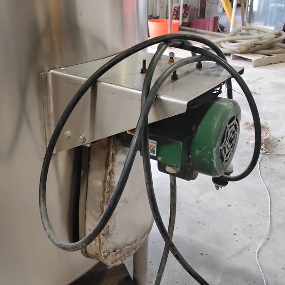 580 gallon Perma-San #560L, Stainless Steel Mixing Tank, 5' diameter x 46.5" deep tank, 1 HP 3-blade impeller - Image 6