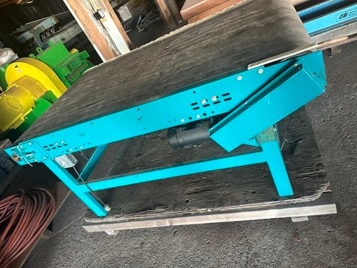 30" wide x 72" long Flat Belt Conveyor, 32" belt height, variable speed control, belt tensioner, 120 Volt - Image 1