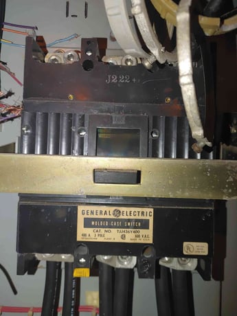 General Electric #232YDJ41F9BCH, automatic compressor control, 460 Volts, 3 phase, 400A breaker (2 available) - Image 7