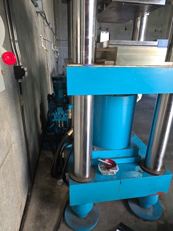 500 Ton, Hyseco, 4-Post Compression / Embossing Hydraulic Press, 6" stroke - Image 6