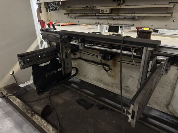 200 Ton, Standard Industrial #AB200-12, hydraulic press brake, 12' overall, 125" between housing, 8" stroke - Image 5