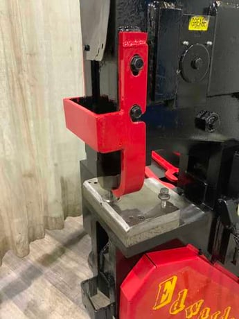 6" x 6" x 1/2" Edwards #Jaw-V, hydraulic ironworker, 115 ton, 12" throat, 7.5 HP, 30 SPM, 2000 - Image 2