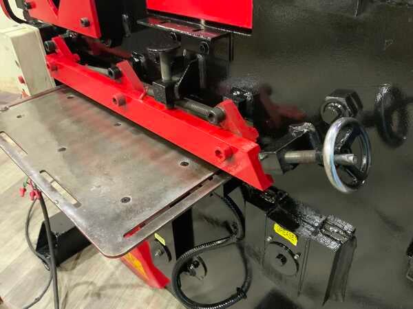 6" x 6" x 1/2" Edwards #Jaw-V, hydraulic ironworker, 115 ton, 12" throat, 7.5 HP, 30 SPM, 2000 - Image 8