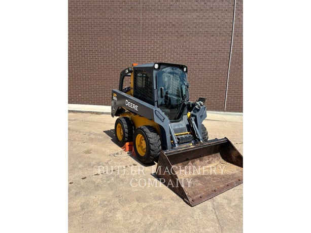 Deere & Co. 318D, Skid Steer Loader, 1197 hours, S/N: 1T0318DMEDG243951, 2013 - Image 2