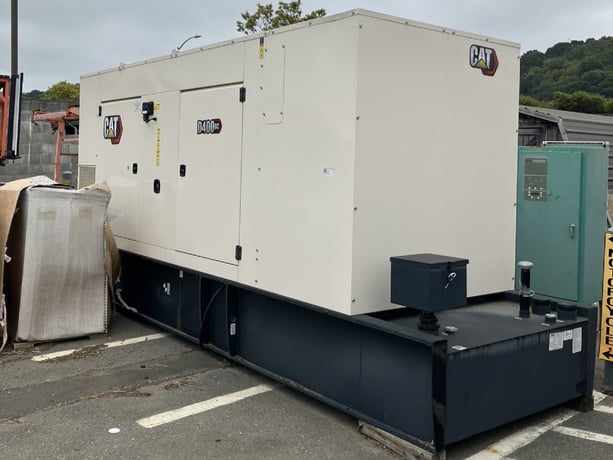 400 kW Caterpillar #D400GC, 480 Volts, Sound Enclosure, Base Fuel Tank, CAT Warranty, surplus/unused, 2022 - Image 1