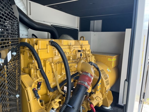 400 kW Caterpillar #D400GC, 480 Volts, Sound Enclosure, Base Fuel Tank, CAT Warranty, surplus/unused, 2022 - Image 6