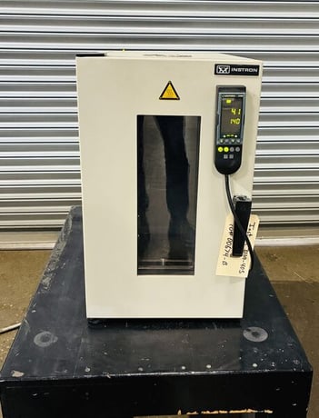 9.4" width x 9" D x 26" H Instron #3119-405, temperature test chamber for elevated & cooled testing, 480°F - Image 1