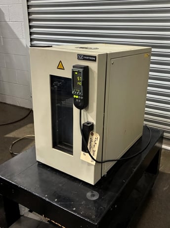 9.4" width x 9" D x 26" H Instron #3119-405, temperature test chamber for elevated & cooled testing, 480°F - Image 3