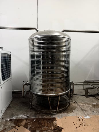 Lienm #HTI-30AD, Industrial Water Chiller, with 528 Gallon Water Holding Tank, brand new - Image 2