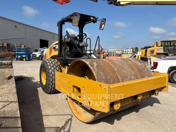 Caterpillar CS54BO, Compactor, 378 hours, S/N: CS500460, 2017 - Image 2