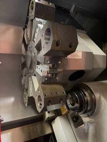 DMC #DL-55, CNC lathe, Fanuc 0iT, 30.5" swing, 21" chuck, 6.3" bar, programmable tailstock, brand new in crate - Image 5