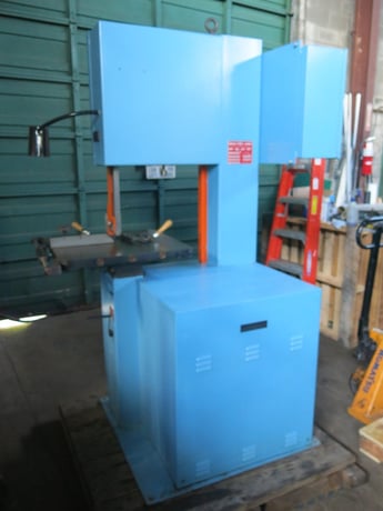 20" Doall #2013-V3, electronic vertical bandsaw, variable speed, 154" blade, 2003 - Image 2