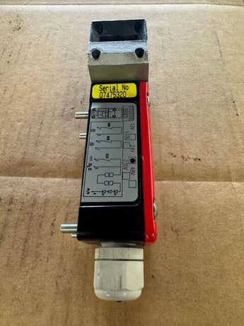 Fortress Interlocks Solenoid Safety Interlock Switch 24V DC / 110V AC Untested Surplus - Image 1