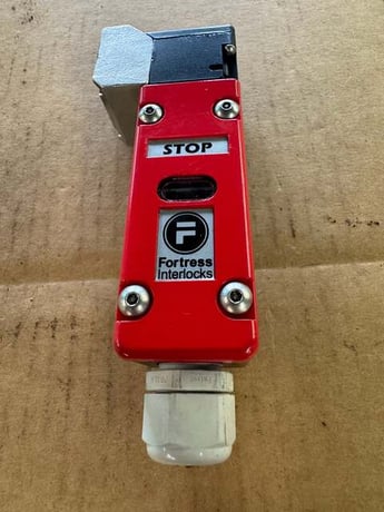 Fortress Interlocks Solenoid Safety Interlock Switch 24V DC / 110V AC Untested Surplus - Image 2