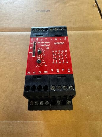 Allen-Bradley 440R-S35014 Safety Relay 24V DC m01509 - Image 2