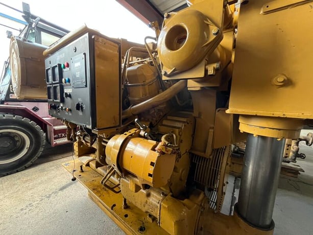 1000 HP Caterpillar #3508B, diesel marine engine, 1600 RPM, sound attenuated enclosure 0, 2002 - Image 2