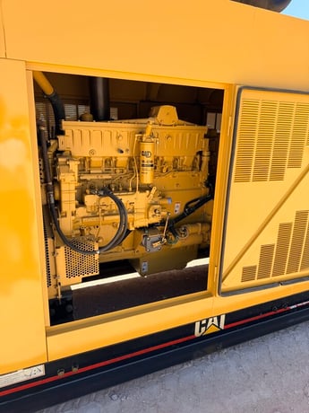 335 KW Caterpillar #D3406, diesel generator set, 240/480 Volts, 1568 hours, 449 BHP, 12 wire, Frame 449 - Image 2