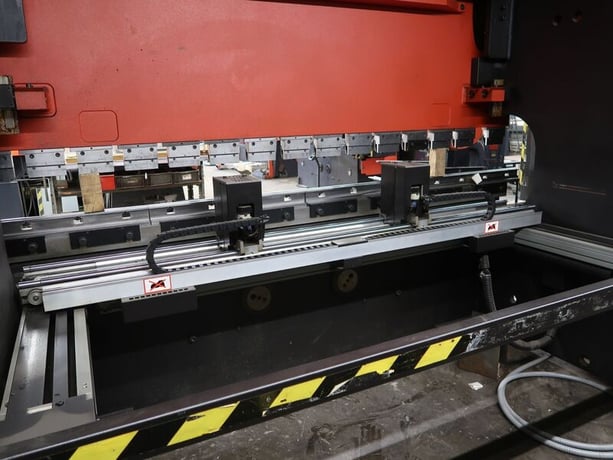 138 Ton, Amada Promecam #HFBO-125-30, CNC down acting hydraulic press brake, 10' overall, 106" between - Image 8