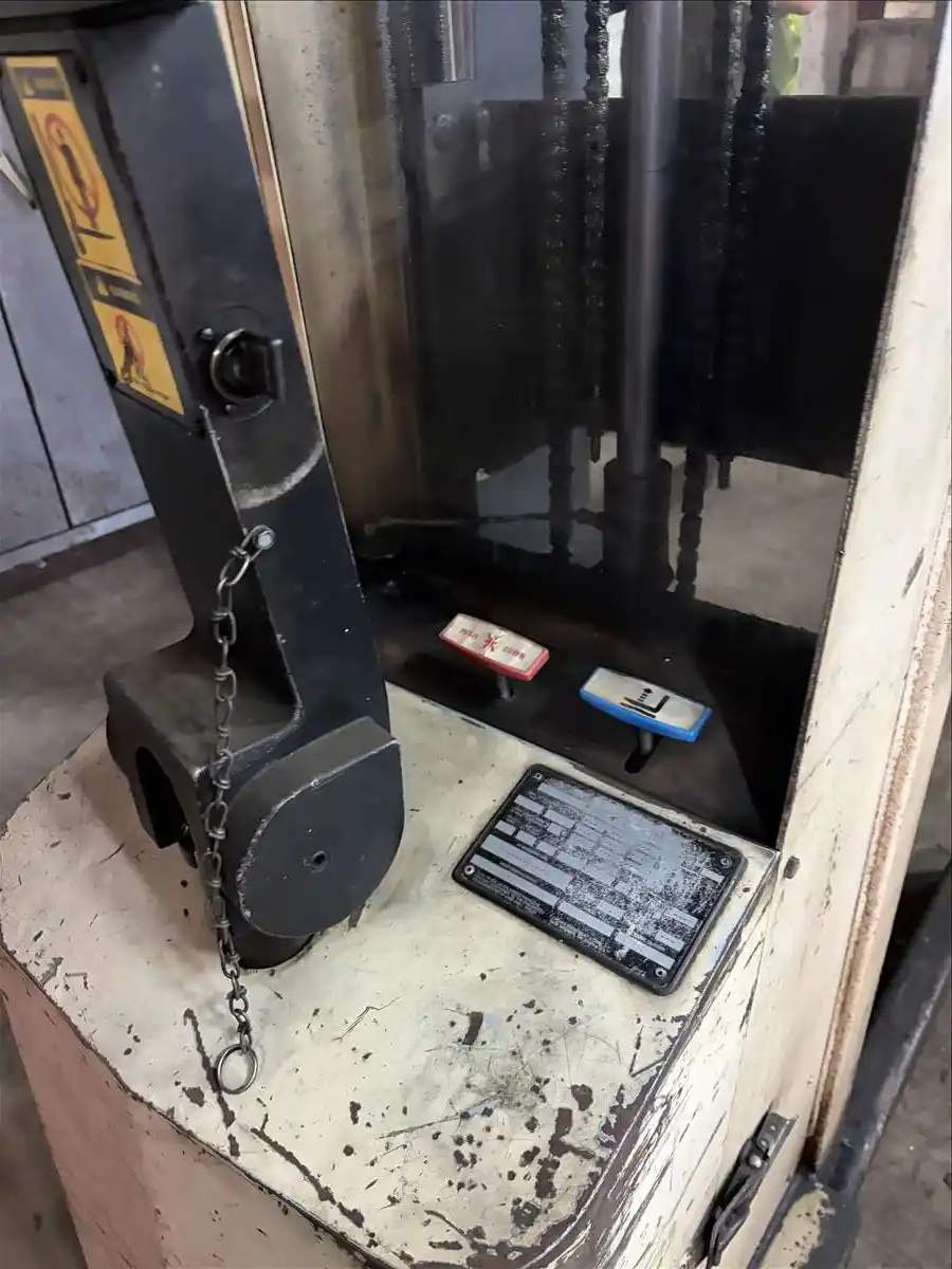 Electric order picker, Crown #15M, 1500 lb. capacity, 57" lift height - Image 3