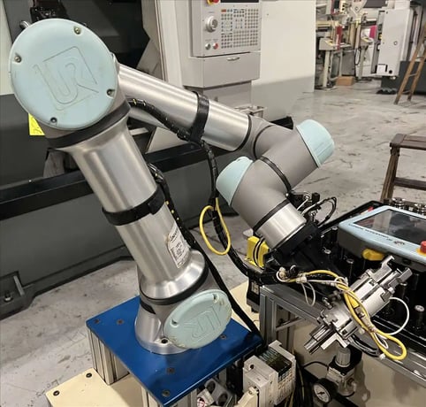Universal Robots, ur- 5e, CoBot, 11 lb. payload, 33.5" reach, mounted on worktable, 2021 - Image 3