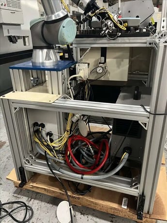 Universal Robots, ur- 5e, CoBot, 11 lb. payload, 33.5" reach, mounted on worktable, 2021 - Image 10