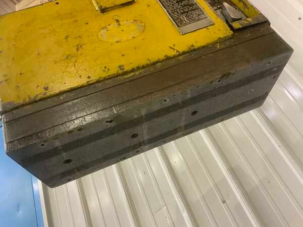 Magnalift #LB4G, 3500 lb. lifting magnet, built-in charger, 20" base length, 7" base width - Image 6