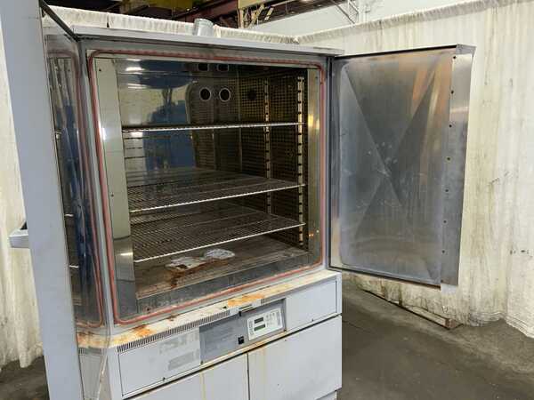 Despatch #LAS Series, 18 cu.ft. oven, 2 door, 500°F, Protcol Plus digital Control, (2 available) 17" shelves - Image 3