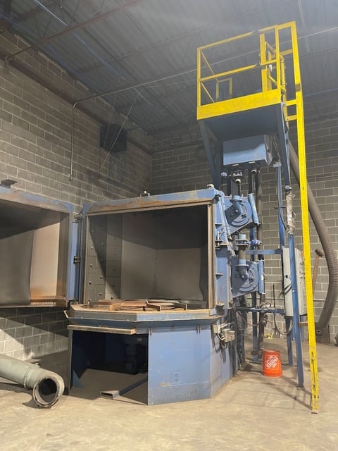 84" Wheelabrator Table Blaster, (2) 15-HP Blast Wheels, Dust Collector, 2012 - Image 1