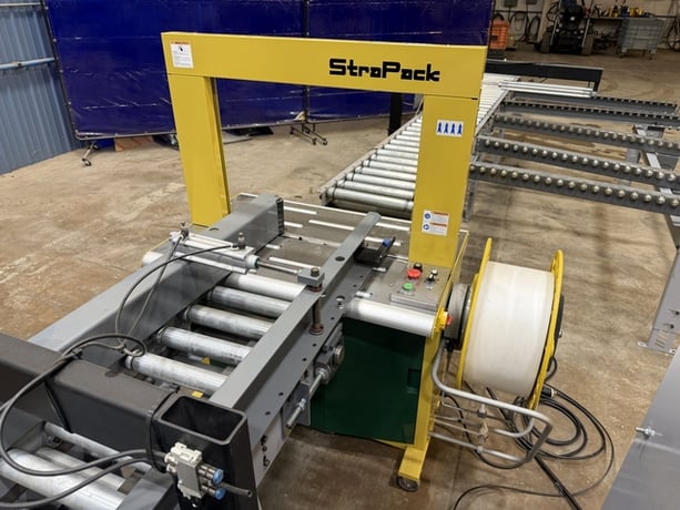 StraPak #SQ-800, Automatic Arch Strapping Machine, 15" x 18' Cameron belt driven roller infeed conveyor, PLC - Image 7