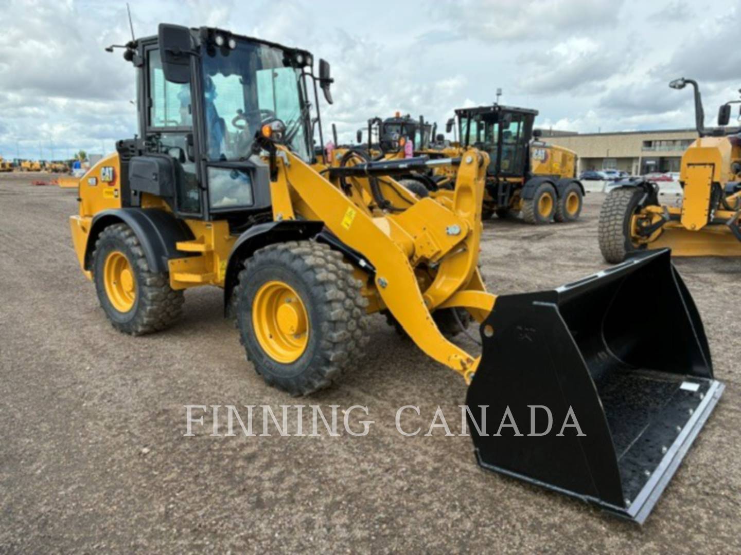 Cat 908-14, Wheel Loader, 811 hours, S/N: MZ801311, 2025 - Image 2