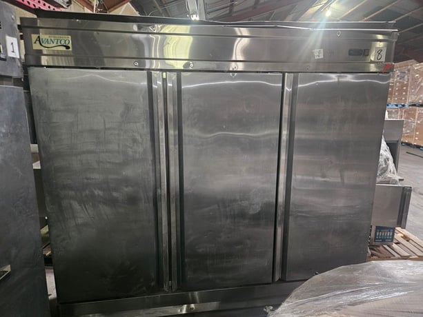 Avantco #178SS3RHC, 3-Door Stainless Reach-In Refrigerator, 115 V., R290 - Image 3