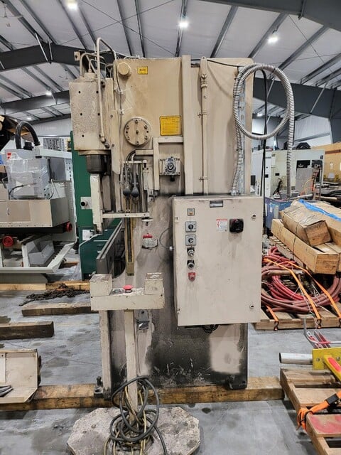 60 Ton, Wysong #MTH-60-72, CNC Press Brake, 2 Axis, CNC Automec 150, 6' overall, 62" between housing - Image 3