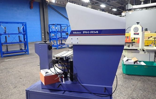 16" Mitutoyo #PH-A14, horizontal bench optical comparator, 6" x 16" T-slot table - Image 5