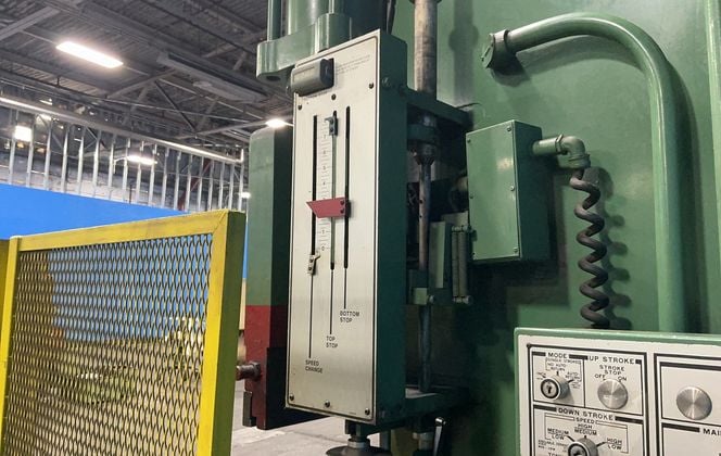 90 Ton, Cincinnati #90-CB-X-6-FT, hydraulic press brake, 8" stroke, Dyna Bend control, light curtains - Image 9