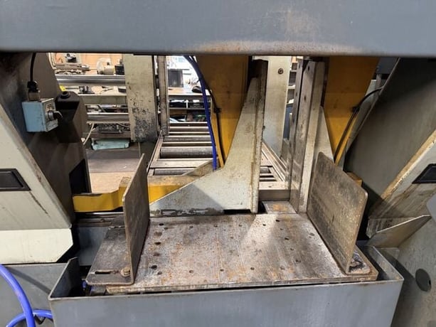 22" x 22" Hyd-Mech #H-22A, automatic dual column horizontal bandsaw, 2" x0.063" x270" blade, Mitsubishi cnc - Image 3