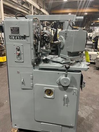 Gleason #2A, straight bevel Coniflex gear generator, change gears, cutter adapters, coolant pump, 1956 - Image 4