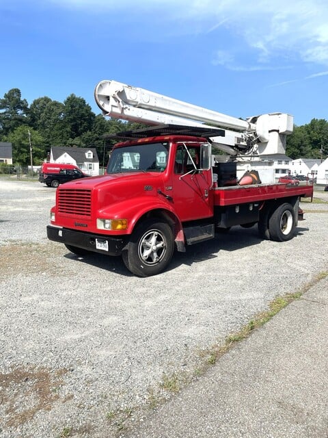 International Conventional Cab Truck with Aerial Bucket, diesel, 1989 - Image 1