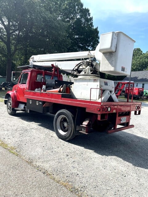 International Conventional Cab Truck with Aerial Bucket, diesel, 1989 - Image 2