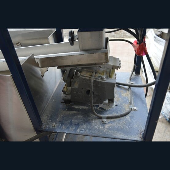 Eriez #26C, Pan Vibrator, 9,000 Gauss Magnetic Separator, 10" belt conveyor, 4" diameter magnetic head - Image 4