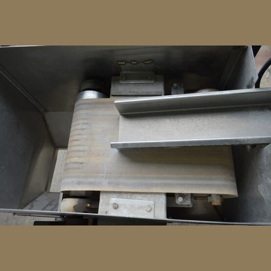 Eriez #26C, Pan Vibrator, 9,000 Gauss Magnetic Separator, 10" belt conveyor, 4" diameter magnetic head - Image 7