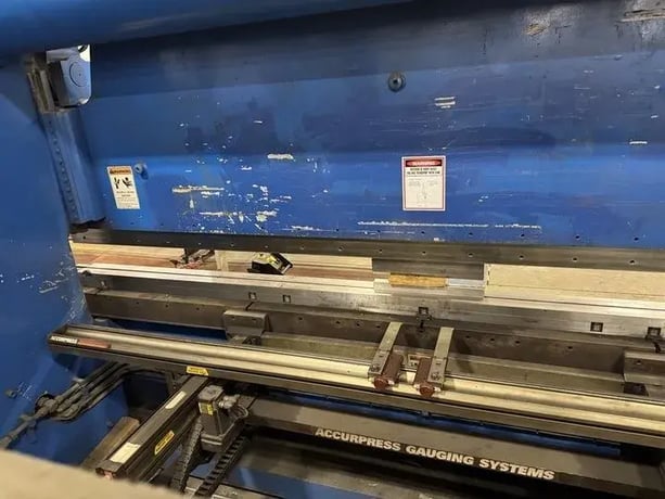 400 Ton, Accurpress #7400-14, CNC Hydraulic Press Brake, 14' overall, 148" between housing, 10" stroke, 10" - Image 6