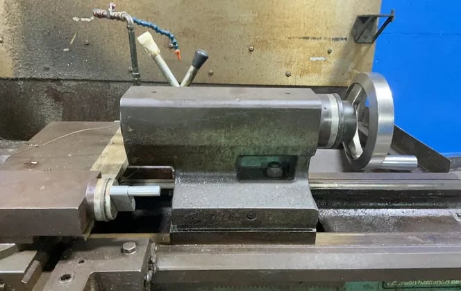 16" x 54" Harrison #M400, Engine Lathe, 10" 3-jaw chuck, 3" bore, 10 HP, 460 V., 1974 - Image 7