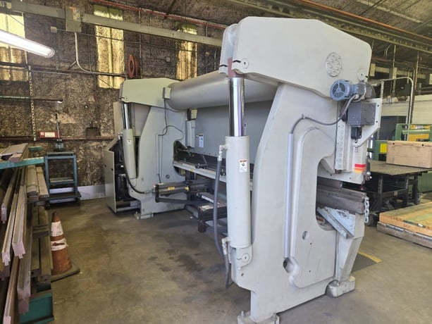 250 Ton, Accurpress #725012, Hydraulic Press Brake, 12' overall, excellent, 2010 - Image 2