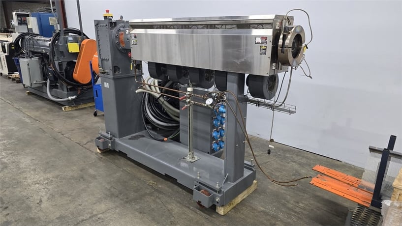 2.5" American Kuhne #AK-250-30-AC-40HP-ULT, co-extruder, 30:1 L/D, 5 barrel zones, 40 HP, 460 V., 2020 - Image 2
