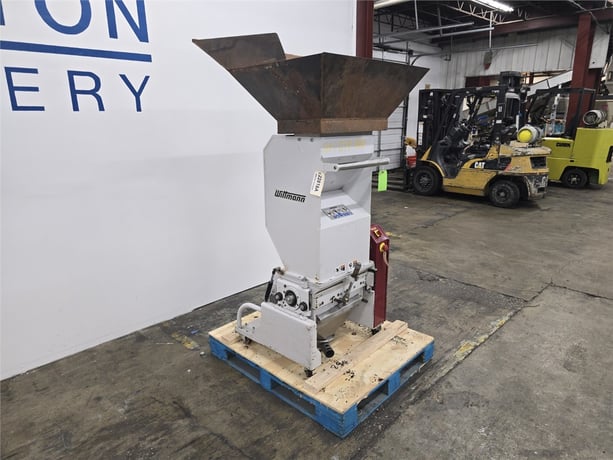 9" x 18" Wittmann #G-Max-33, granulator, 4 HP, 110 lb./hr., 9 knife staggered open rotor, 240 RPM, 230 V. - Image 1